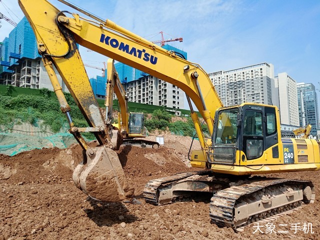 小松 PC240LC-8M0 挖掘机