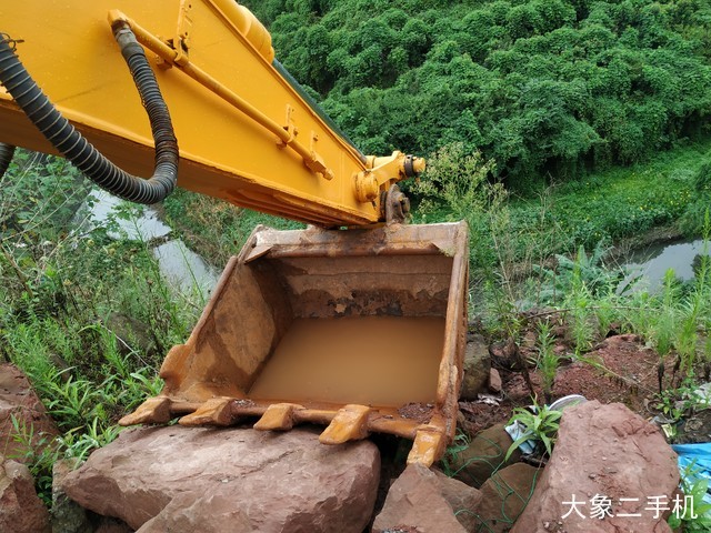 现代 R225LC-7 挖掘机