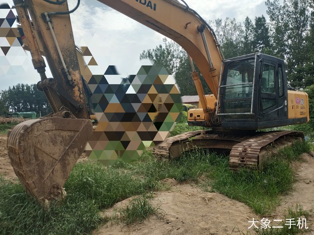 现代 R225LC-7 挖掘机