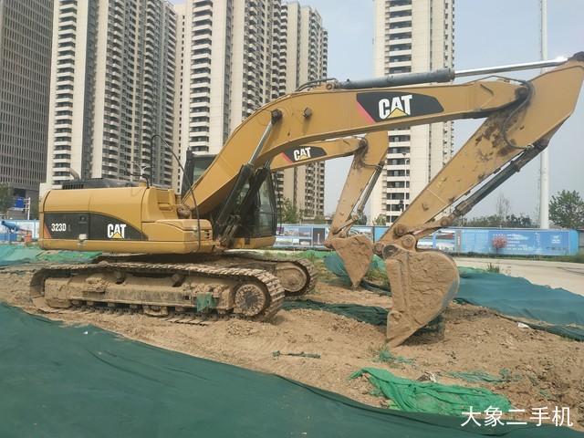 卡特彼勒 323DL 挖掘机