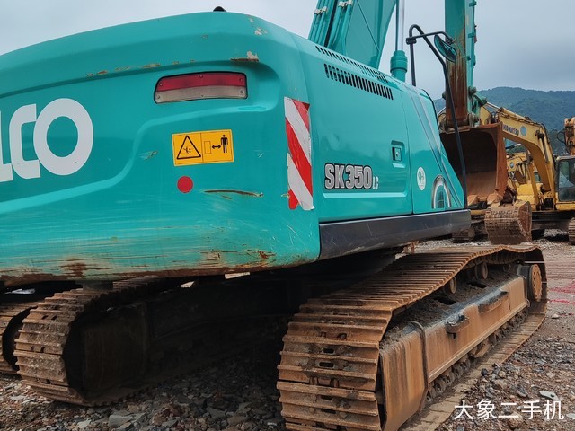 神钢 PC240LC-8 挖掘机