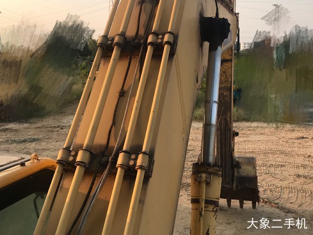 小松 PC220-8 挖掘机