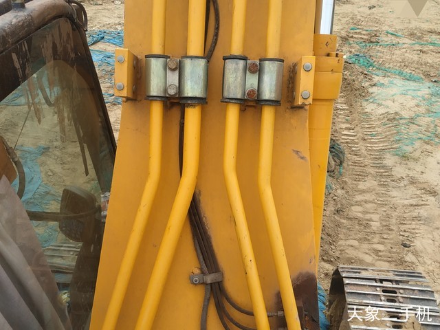 龙工 LG6225E 挖掘机