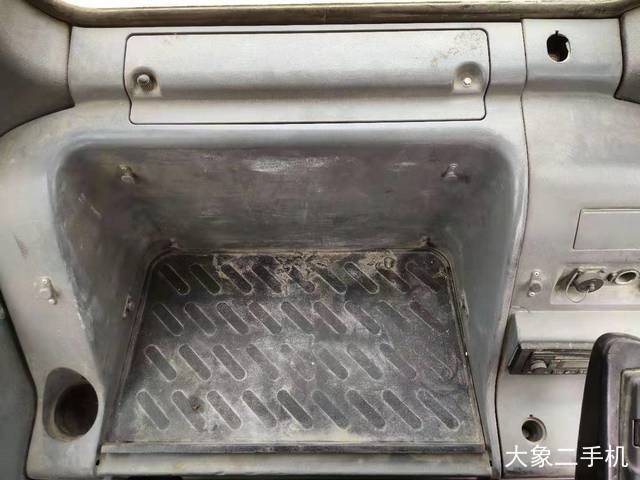 沃尔沃 EC210B 挖掘机