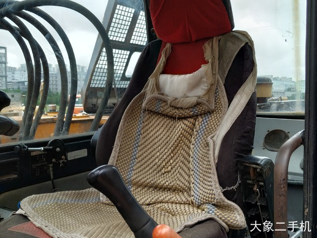 现代 R130W-5 挖掘机