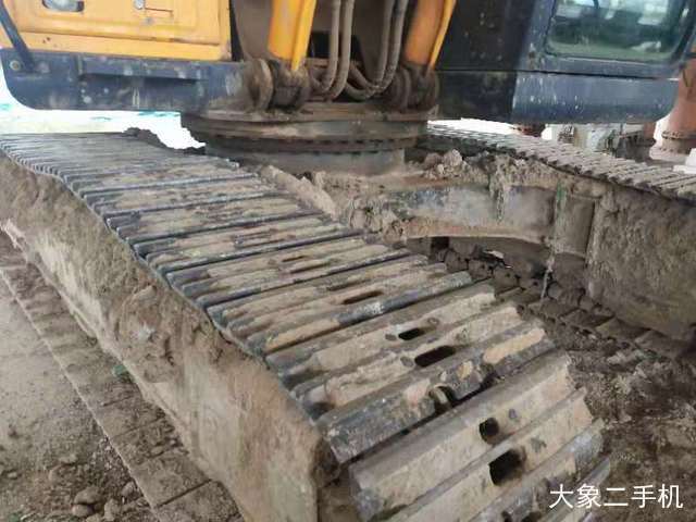 现代 R215-7 挖掘机