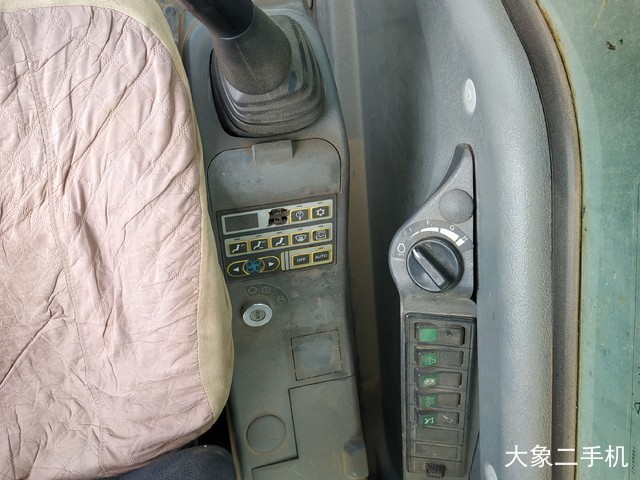 沃尔沃 EC210BLC 挖掘机