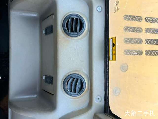 徐工 XE75D 挖掘机