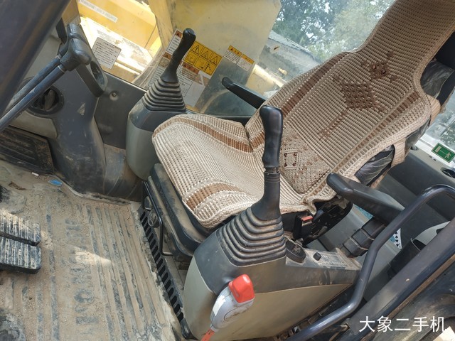 小松 PC240LC-8 挖掘机