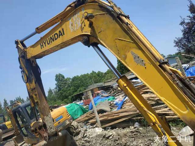 现代 R60-7 挖掘机