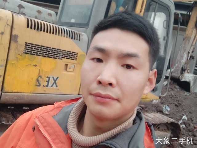 徐工 XE135B 挖掘机