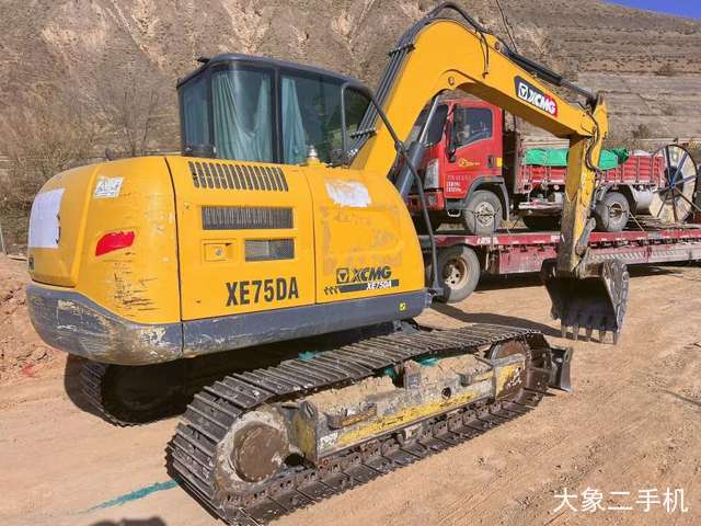 徐工 XE75D 挖掘机