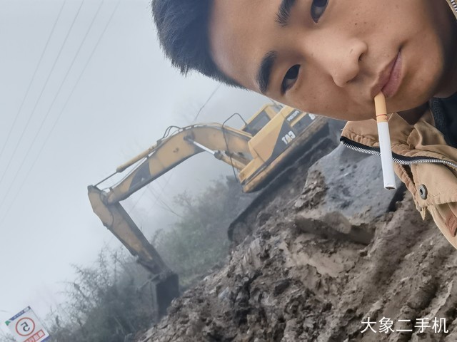 卡特彼勒 320B 挖掘机