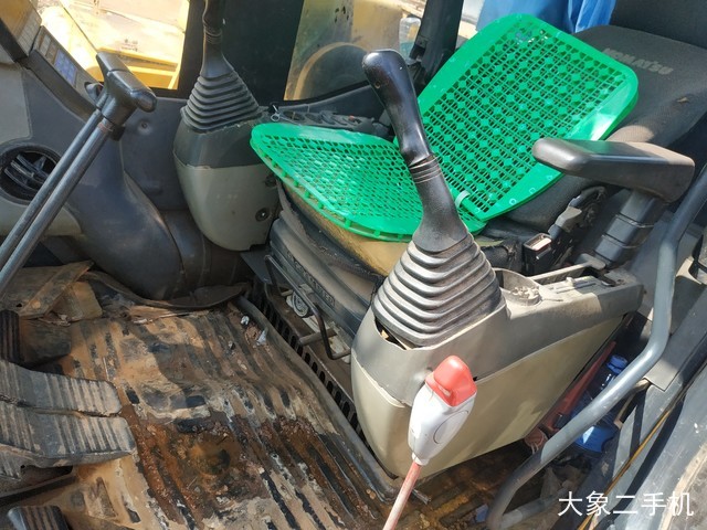 小松 PC220-8 挖掘机