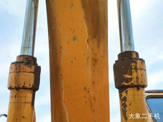 现代 R265LC-9 挖掘机