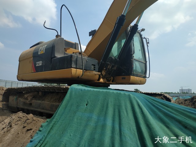 卡特彼勒 323D2L 挖掘机