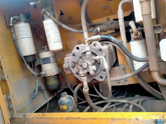 沃尔沃 EC210B 挖掘机