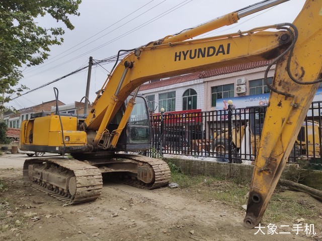 现代 R215-7 挖掘机