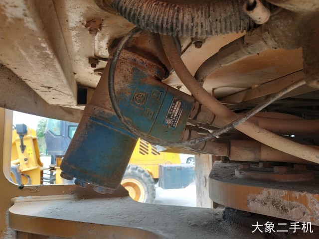 龙工 LG833B 装载机