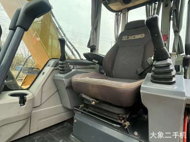 徐工 XE75D 挖掘机