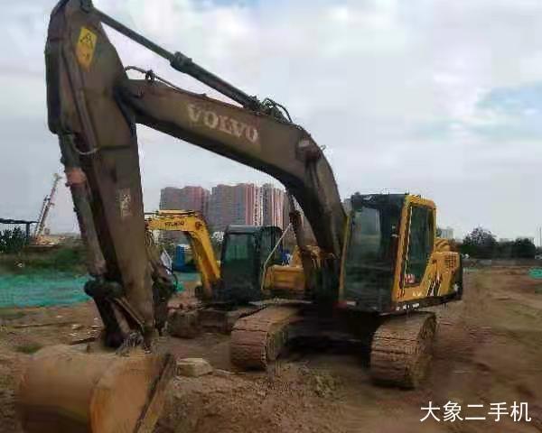 沃尔沃 EC210B 挖掘机