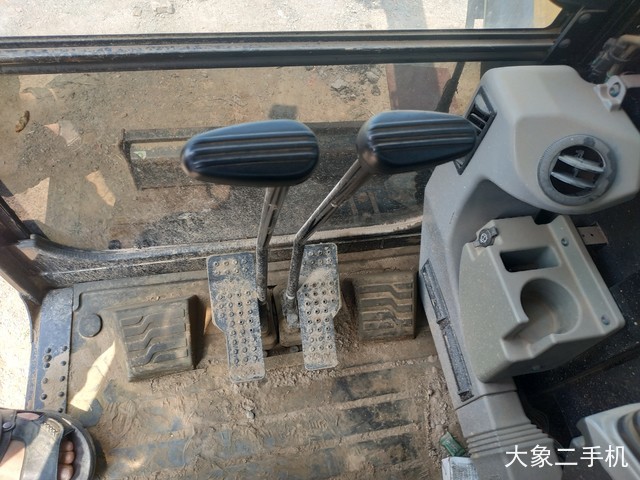 卡特彼勒 305.5E2小型液压 挖掘机