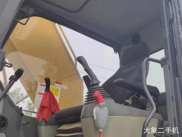 小松 PC240LC-8 挖掘机