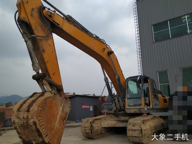 徐工 XE370D 挖掘机