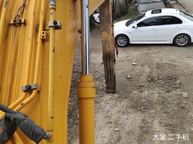 现代 R215-7 挖掘机