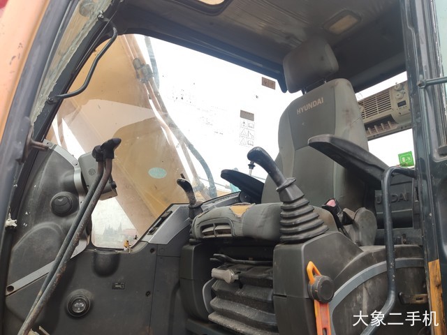 现代 R150LC-9 挖掘机