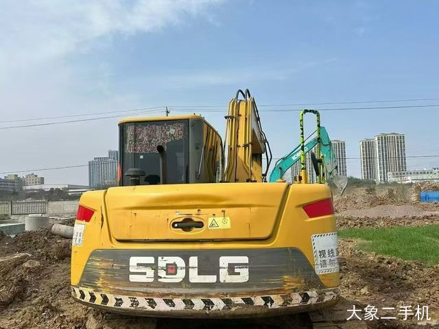 山东临工 E680F 挖掘机