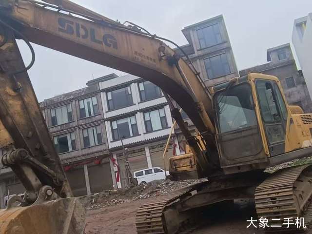 山东临工 LG6210 挖掘机