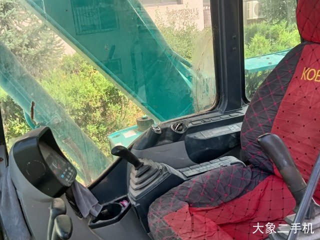 神钢 SK75-8 挖掘机