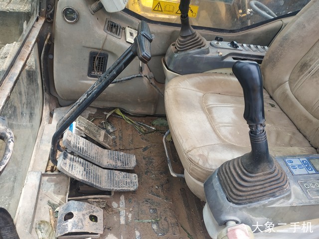 三一重工 SY235C-8 挖掘机