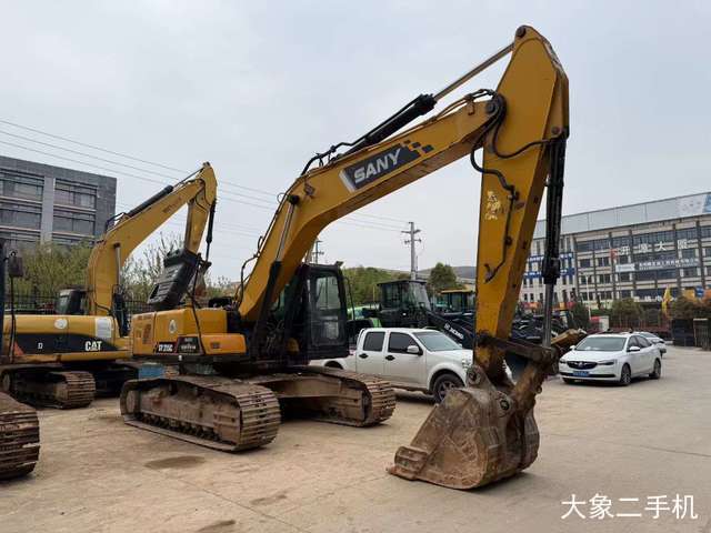 三一重工 SY215C 挖掘机