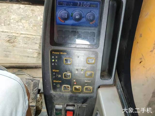 现代 R215-7 挖掘机
