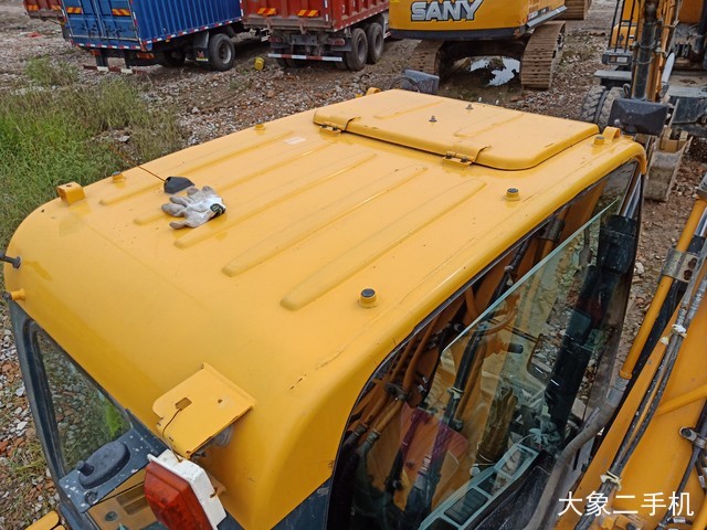 现代 R210WVS 挖掘机