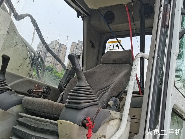 中联重科 ZE230E 挖掘机