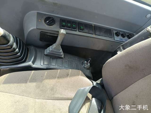 山东临工 E660F 挖掘机