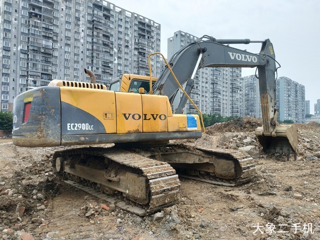 沃尔沃 EC240BLC 挖掘机