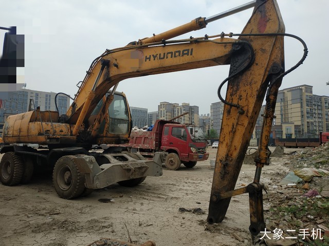 现代 R210W-5 挖掘机