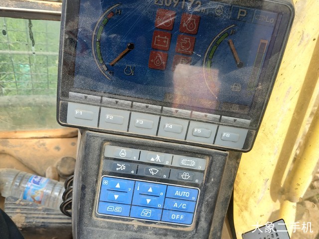 小松 PC210-8 挖掘机