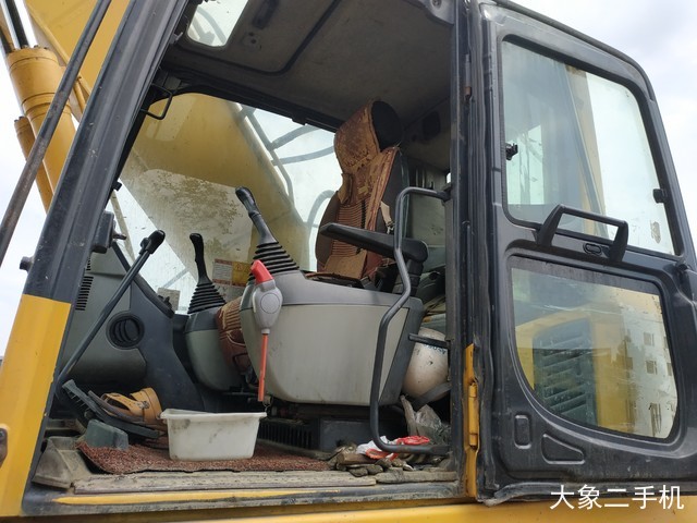 小松 PC220-8 挖掘机