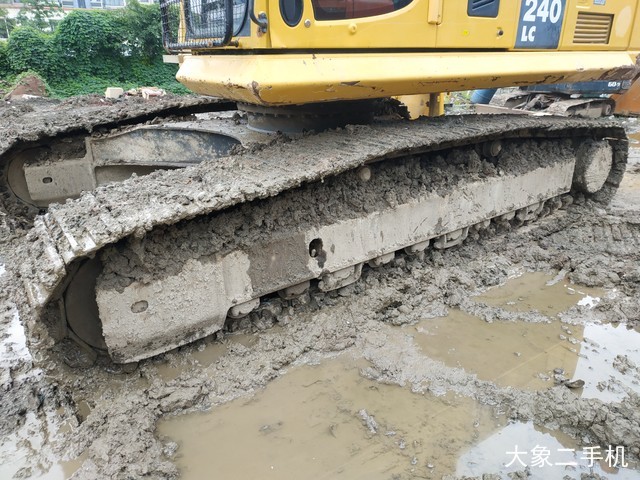 小松 PC240LC-8M0 挖掘机