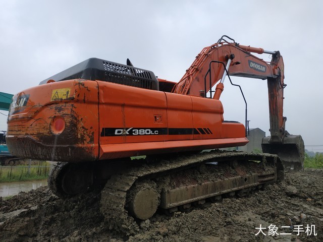 斗山 DX380LC 挖掘机