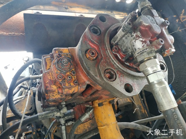 现代 R210W-5 挖掘机