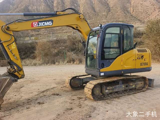 徐工 XE75D 挖掘机