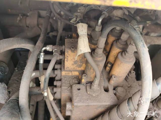 现代 R225-7 挖掘机