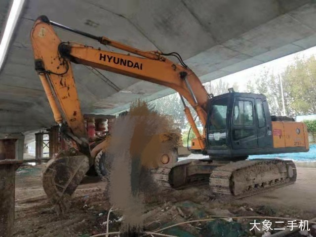 现代 R215-7 挖掘机