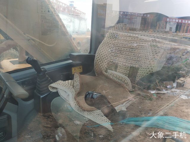 现代 R215LVS 挖掘机